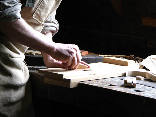 Ofrecemos un servicio de <strong>carpintería  de madera y ebanistería en Jorba</strong> adaptado a las necesidades del <strong>cliente</strong>.